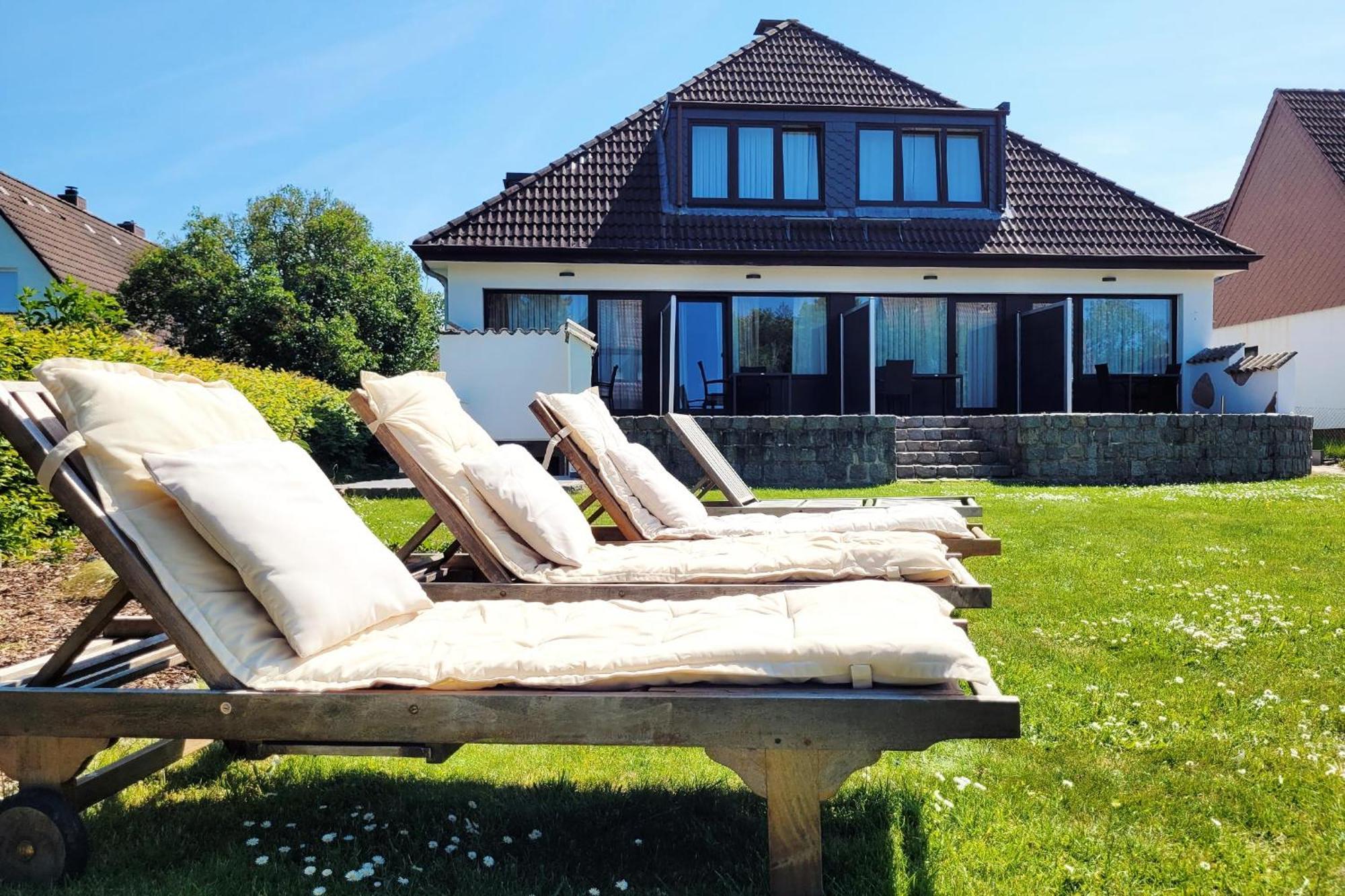 Moderne Maisonette Ferienwohnung Mit Gartenzugang, Nur 7 Gehminuten Zum Strand, Parkplatz & Fahrradunterstellplatz Scharbeutz Exterior foto